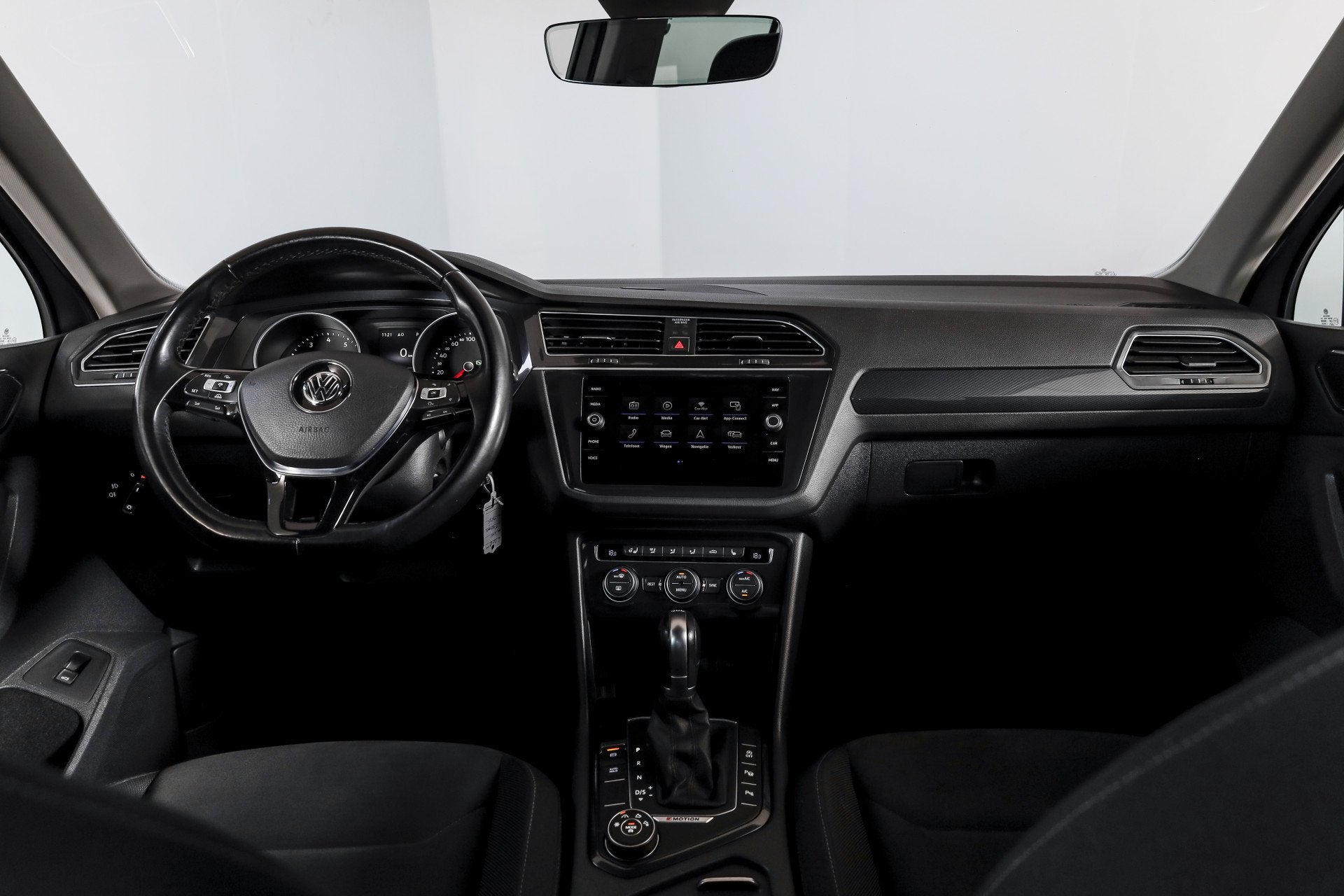 Volkswagen Tiguan 2.0 TSI 4Motion Highline Business R 180 PK, Auto's, Automaat, Gebruikt, Euro 6, 4 cilinders
