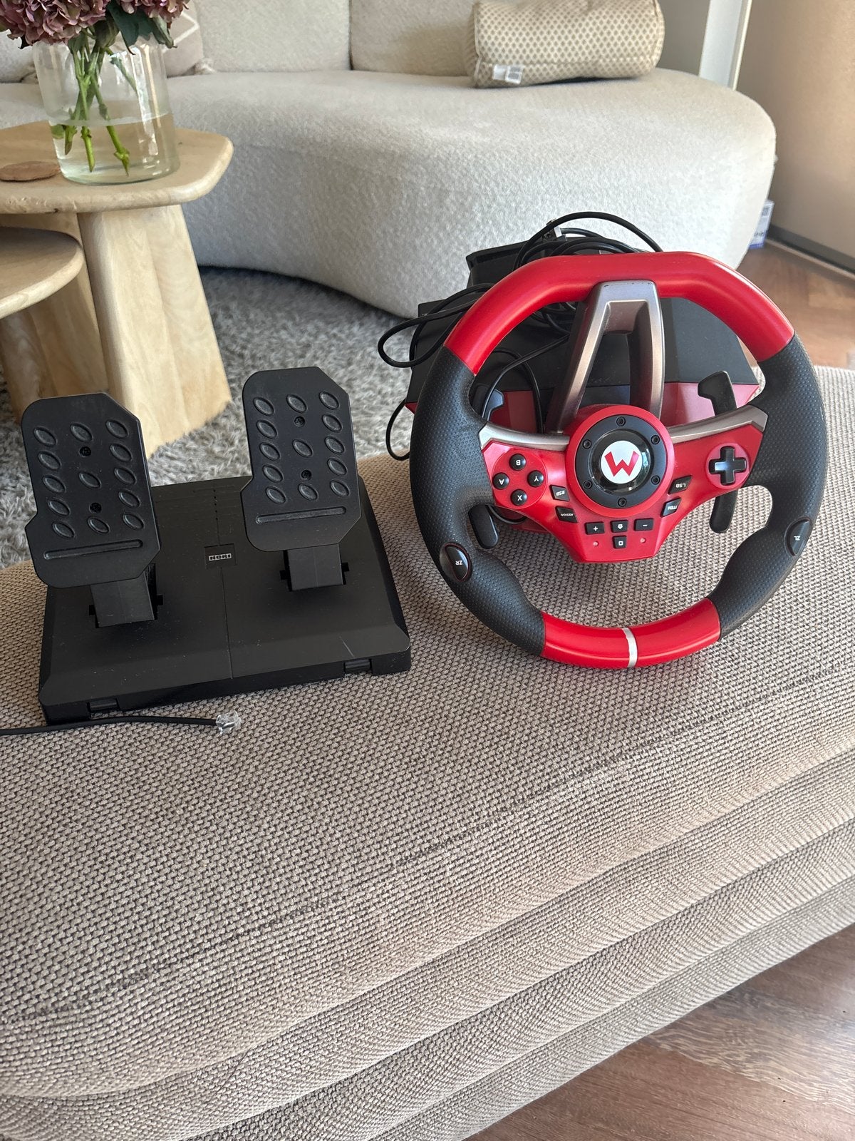 Hori Mario Kart Racestuur en Pedalen voor Nintendo Switch, Spelcomputers en Games, Racestuur, Nintendo, Ophalen of Verzenden, Zo goed als nieuw