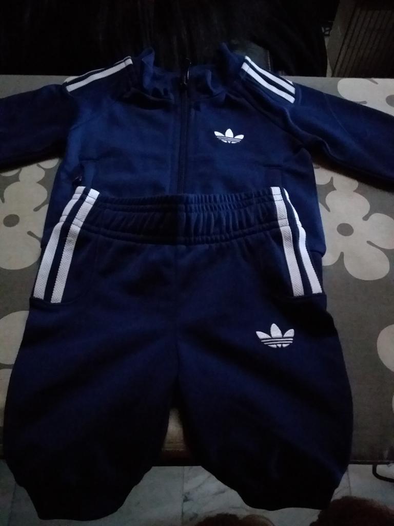 Adidas trainingspakje. Maat 62, Ophalen of Verzenden, Nieuw, Jongetje of Meisje, Pakje