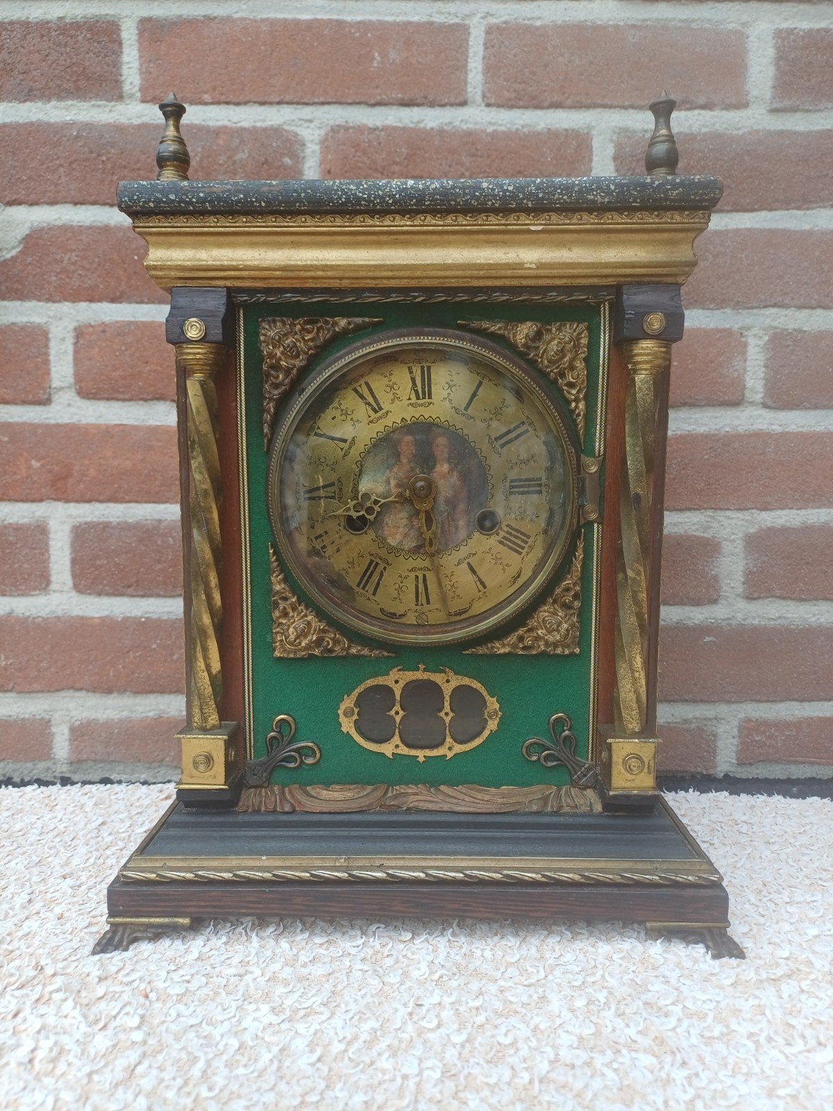 Antieke Tafelklok met Groen en Gouden Decoraties, Antiek en Kunst, Antiek | Klokken, Ophalen of Verzenden