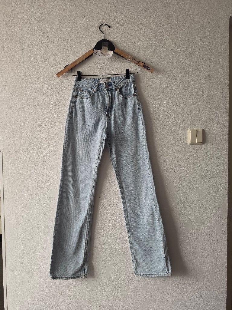 Stradivarius spijkerbroek maat XS/34, Blauw, Ophalen of Verzenden, Zo goed als nieuw, W27 (confectie 34) of kleiner