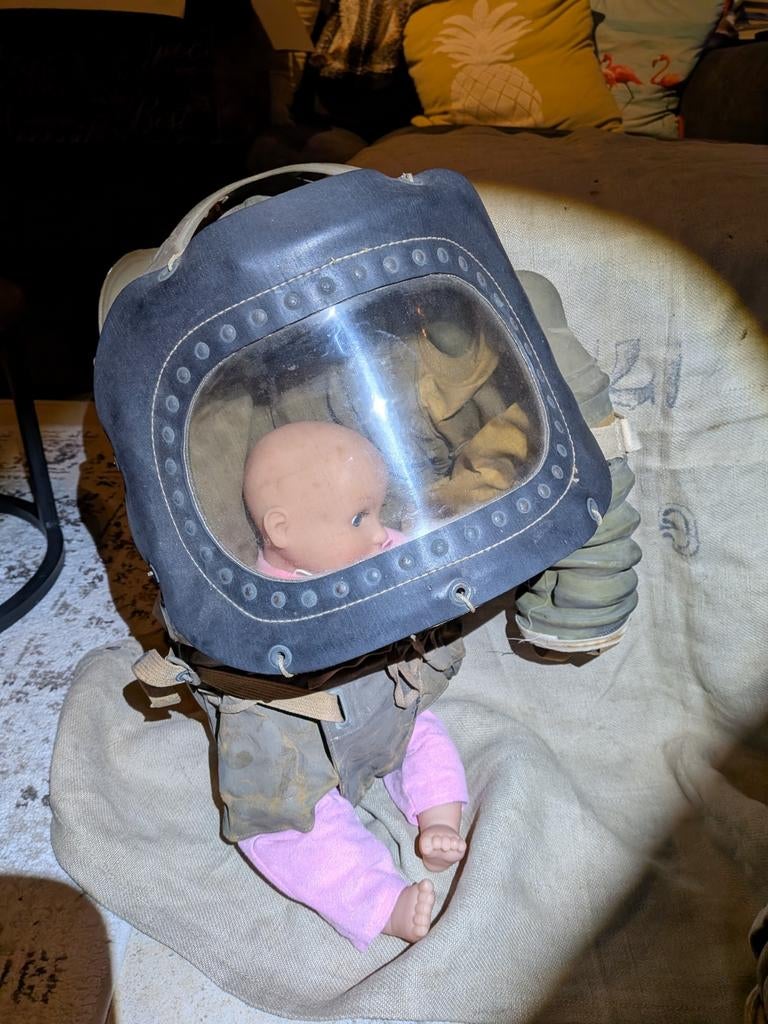 EXTREEM ZELDZAAM! baby gasmasker ww2, Ophalen of Verzenden