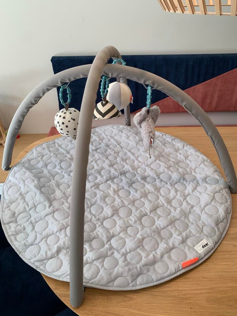 Done by Deer Speelkleed met Babygym - Grijs, Kinderen en Baby's, Speelgoed | Babyspeelgoed, Ophalen, Zo goed als nieuw, Speelkleed