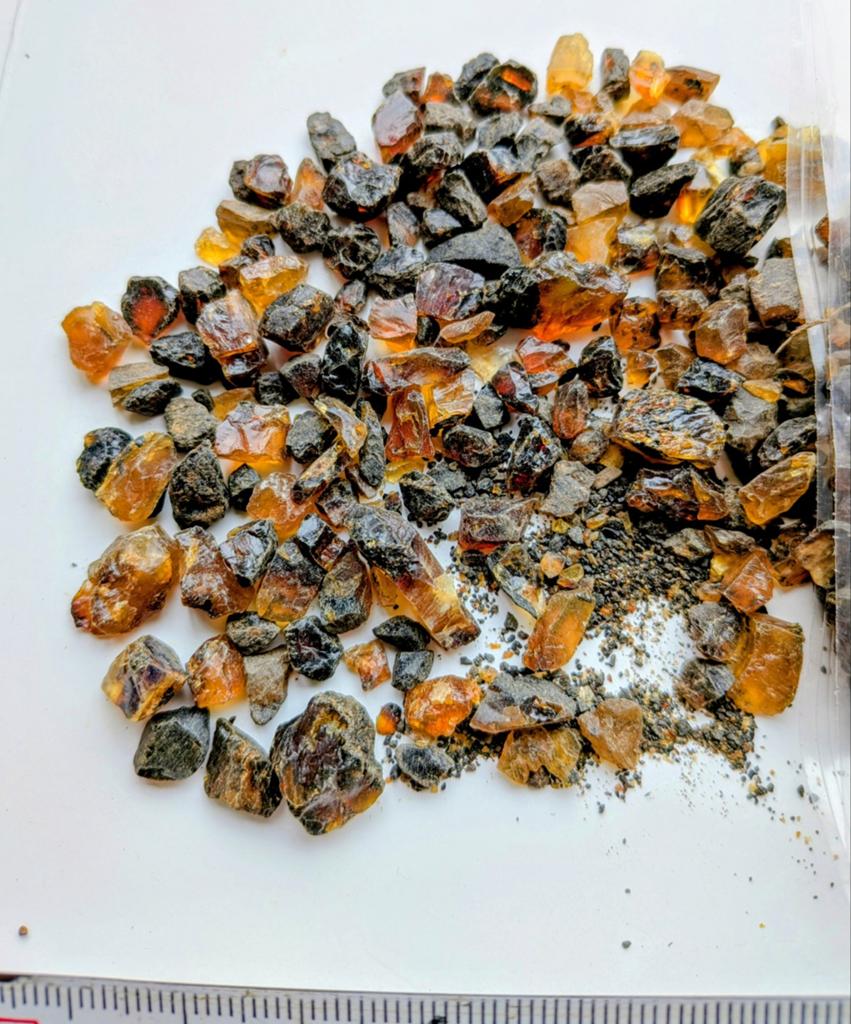 Barnsteen amber Sumatra klein Indonesië, Verzenden, Fossiel