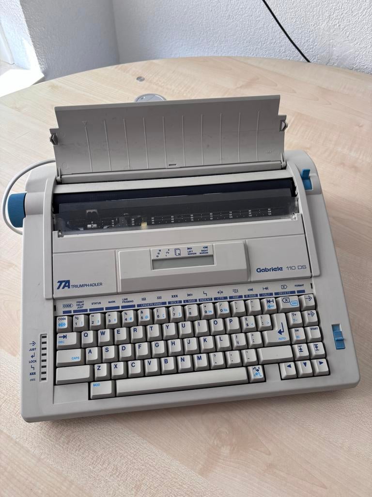 Elektronische typemachine Triumph Adler, Diversen, Typemachines, Ophalen, Zo goed als nieuw