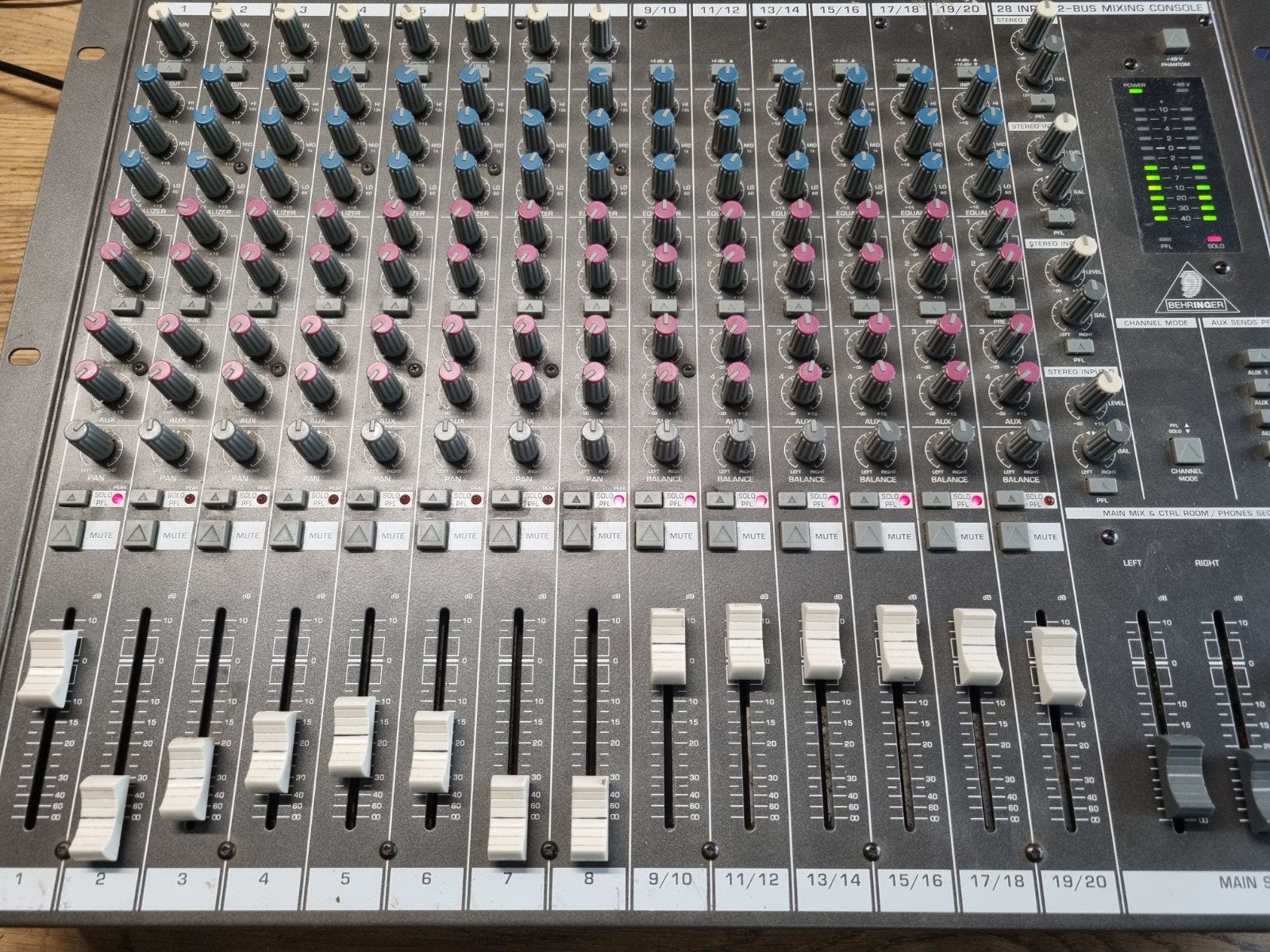 Behringer Eurorack MX 2802 Mengpaneel - 28 input, Ophalen of Verzenden, Gebruikt, 20 kanalen of meer, Microfooningang