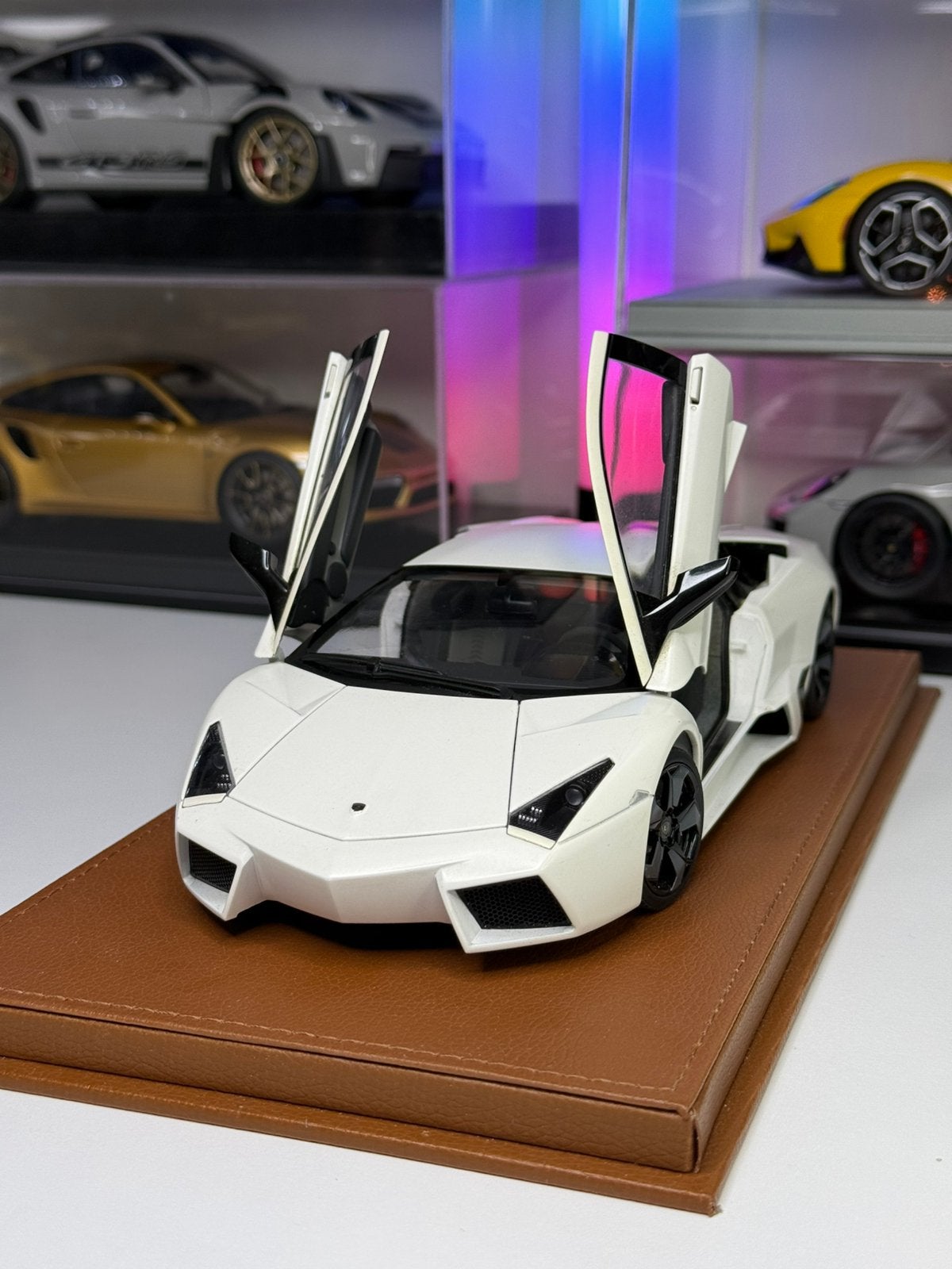Lamborghini reventon autoart matt white 1/18, Hobby en Vrije tijd, Ophalen of Verzenden, Zo goed als nieuw, MiniChamps