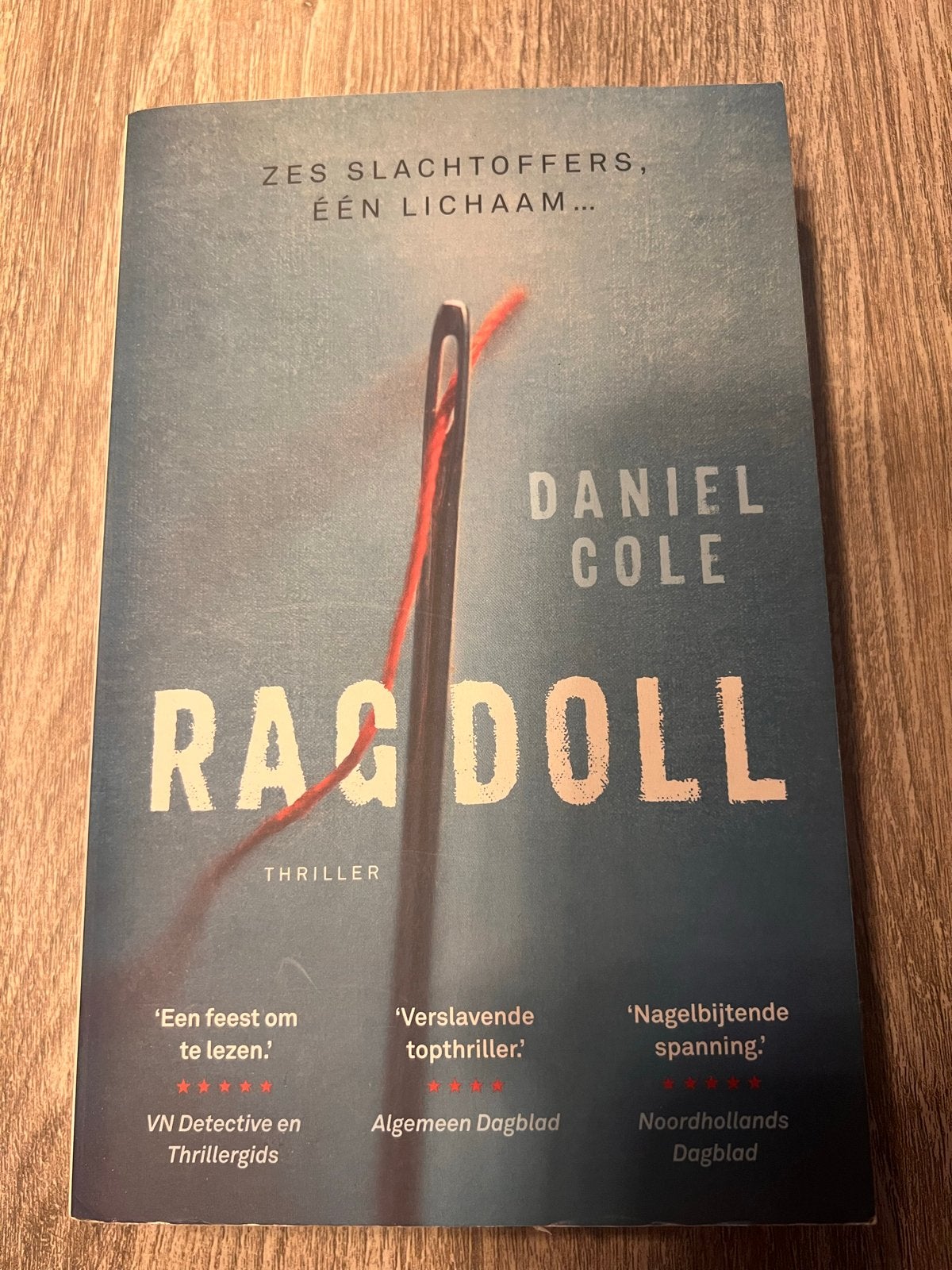 Ragdoll - Daniel Cole (Thriller), Ophalen of Verzenden, Zo goed als nieuw, Wereld overig