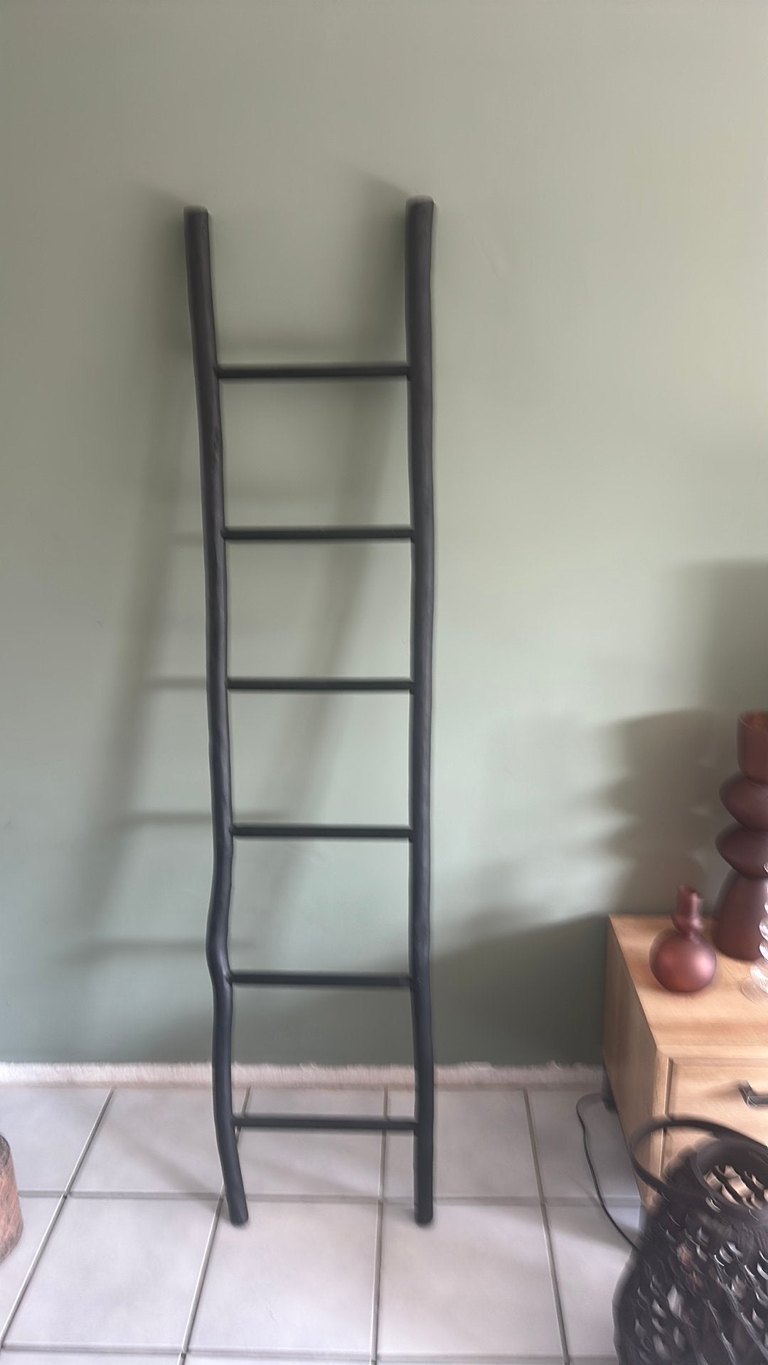 Foto 2 van Decoratieve houten ladder - Zwart