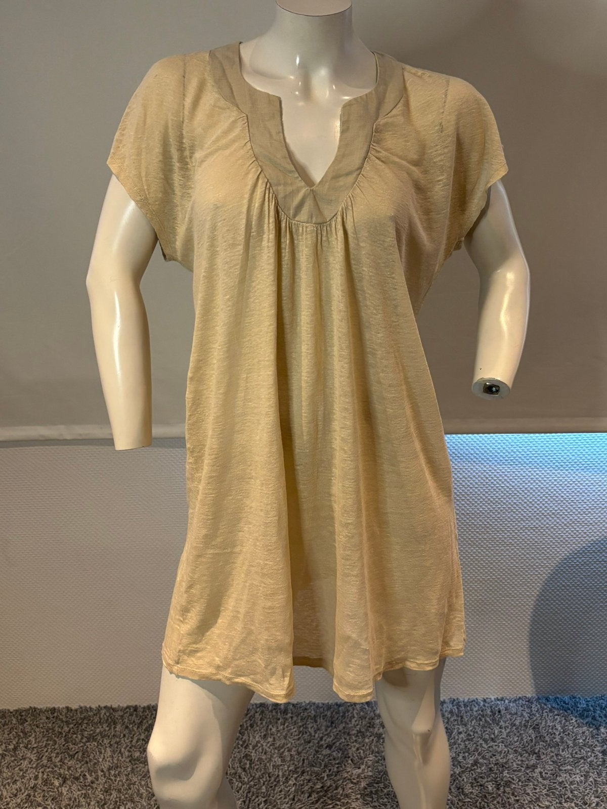 Max mara lang shirt met aparte v hals. M, Maat 38/40 (M), Beige, Ophalen of Verzenden, Zo goed als nieuw