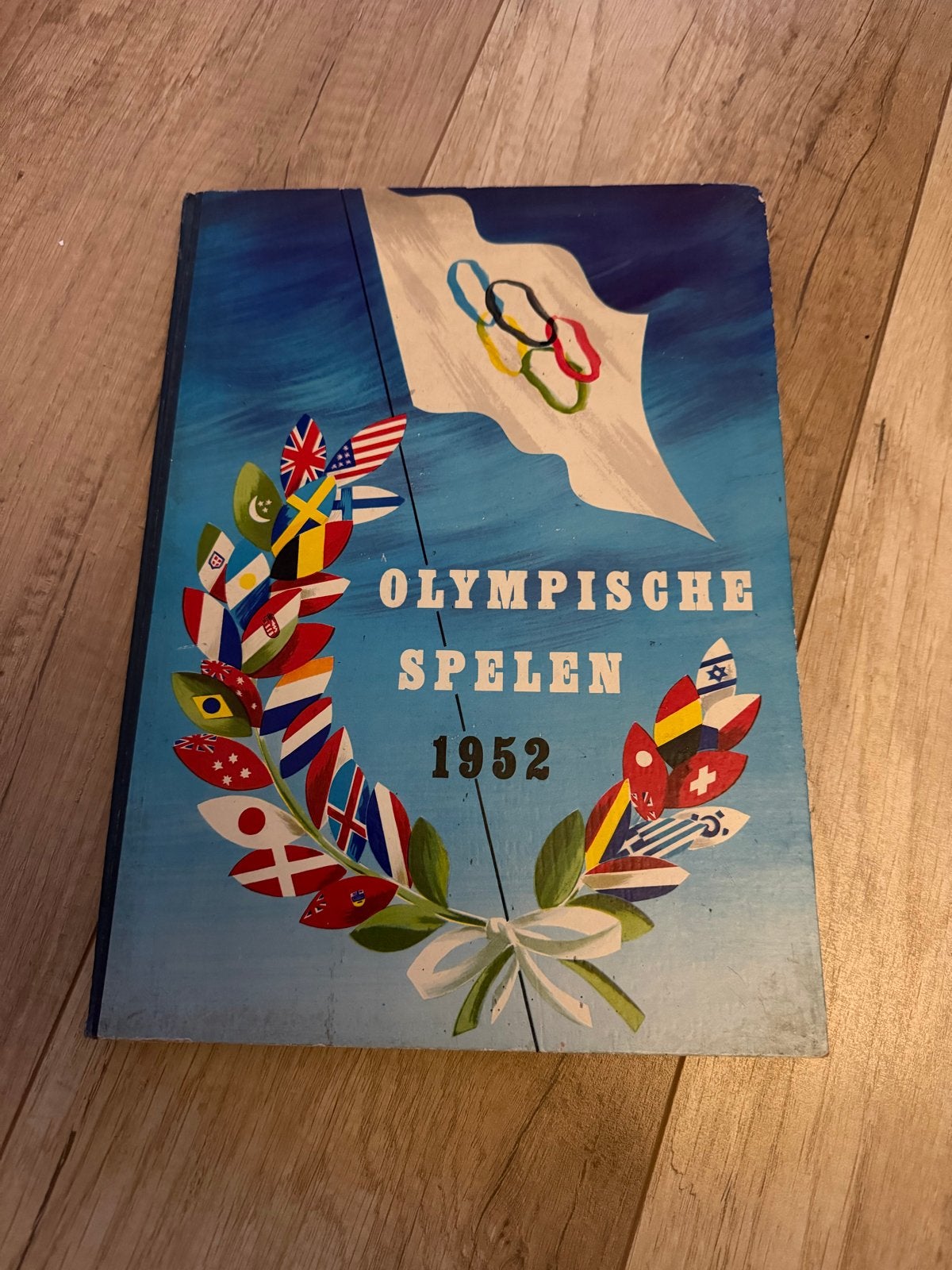 Olympische Spelen 1952 Boek - Zeldzaam Verzamelobject, Boeken, Ophalen of Verzenden, Gelezen, Overige sporten