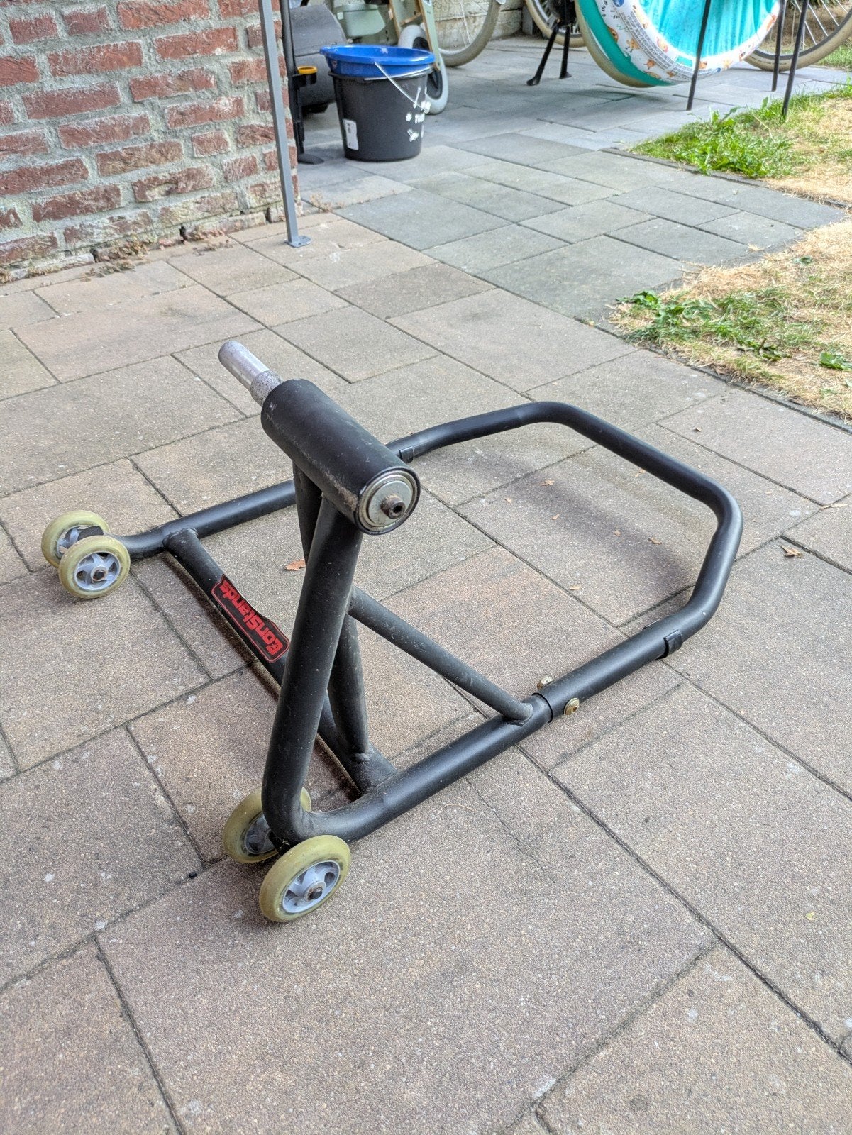 Paddockstand enkelzijdig, Motoren, Ophalen