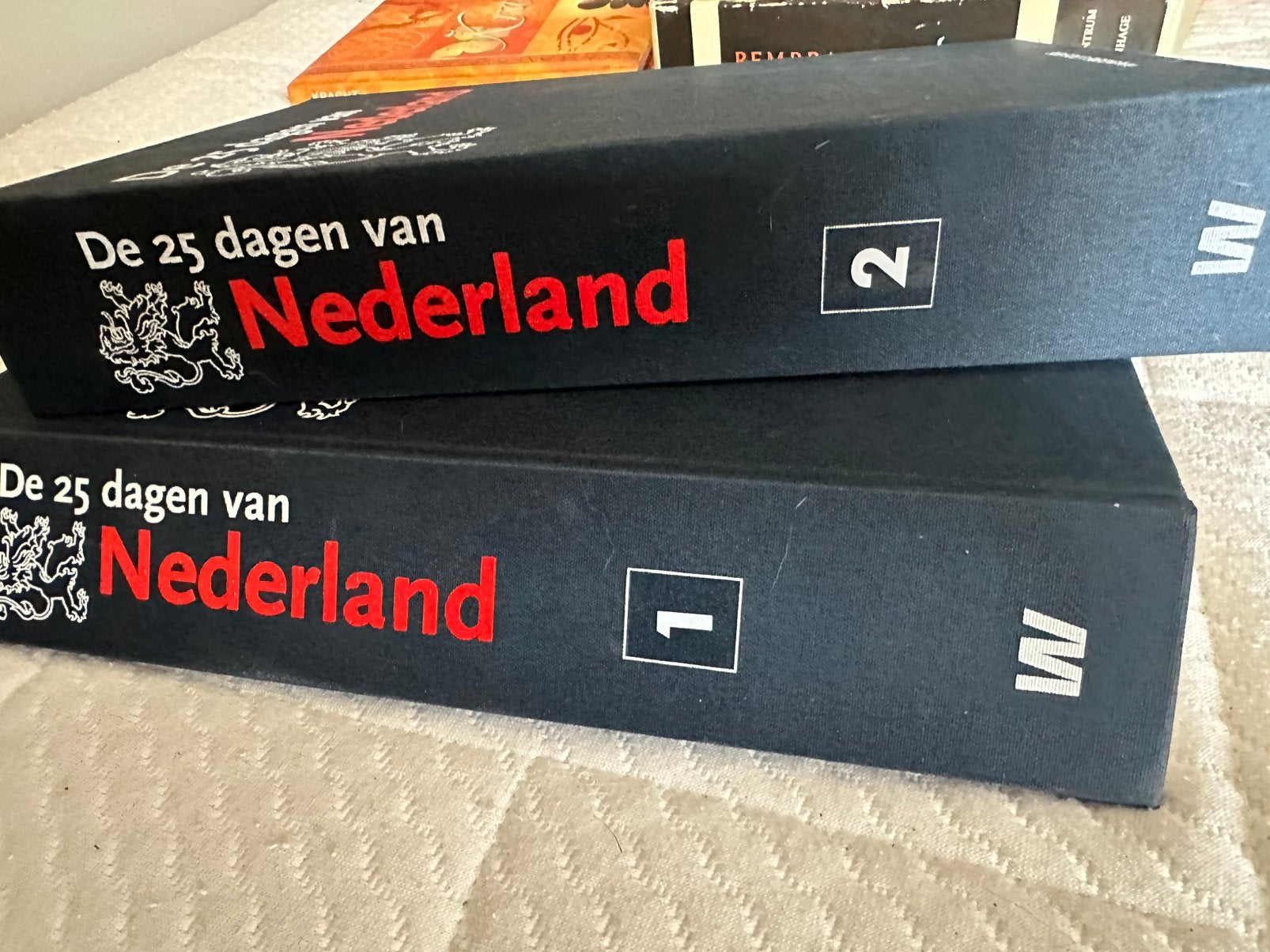 25 dagen van Nederland [ deel 1 en 2 ], Boeken, Ophalen of Verzenden, Zo goed als nieuw