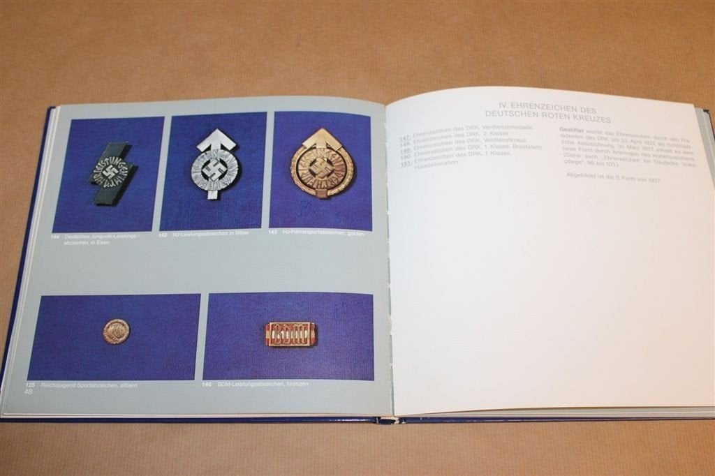 Orden Dritten Reiches — Duitse Onderscheidingen 1933-1945, Ophalen of Verzenden, Gelezen, Europa