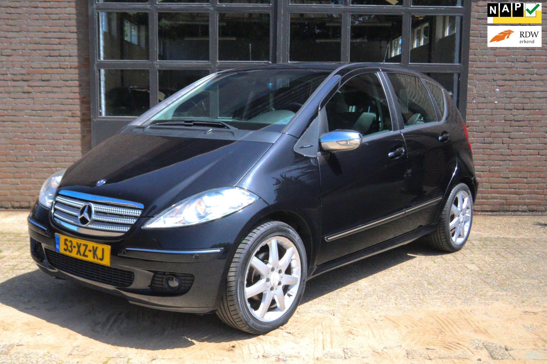 Mercedes-Benz A-klasse 150 Avantgarde PANO|PDC|AC|NIEUWE APK, Voorwielaandrijving, Zwart, Leder en Stof, Origineel Nederlands