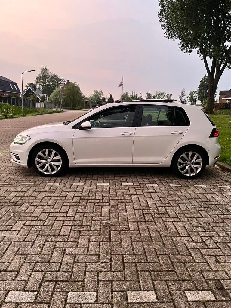VW Golf 7.5 2.0 TDI Highline FULL OPTIONS PANO | ACC CARPLAY, Euro 5, Zwart, 4 cilinders, Alcantara