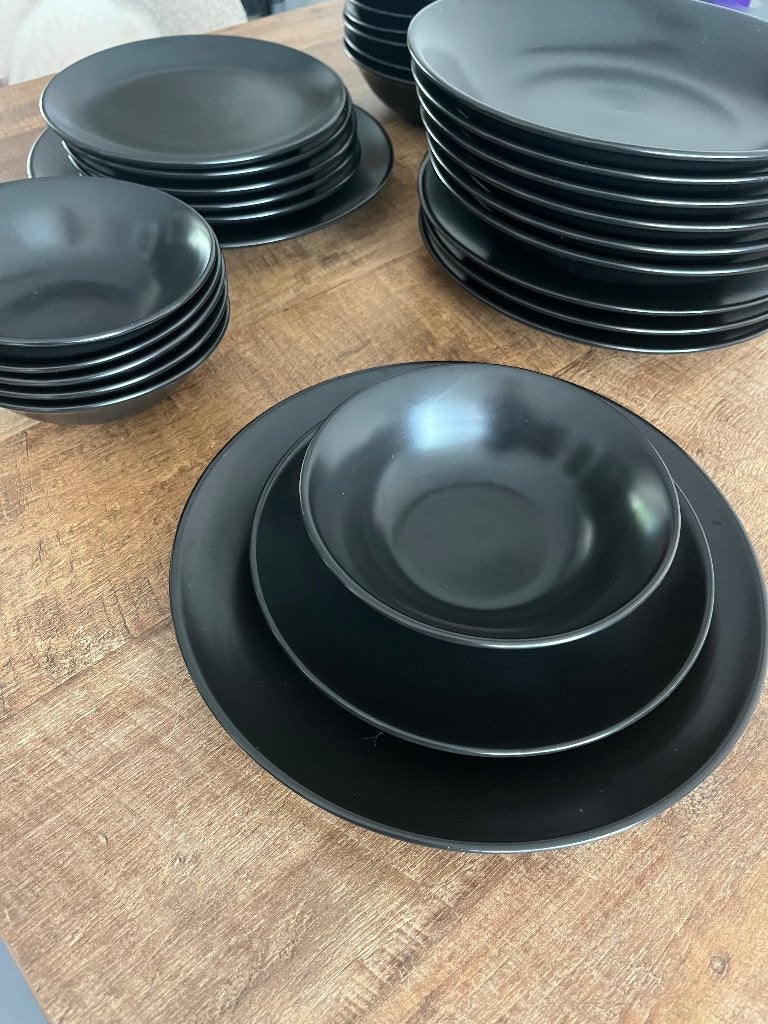 6-personen Vt wonen servies zwart, Ophalen, Zo goed als nieuw, Modern, Porselein