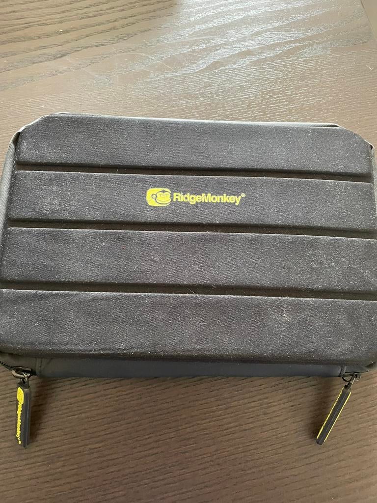 R monkey tablet, hoes / map  inclusief, Watersport en Boten, Hengelsport | Karpervissen, Ophalen of Verzenden, Zo goed als nieuw