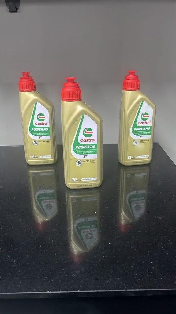 Castrol 2T olie Power RS, Fietsen en Brommers, Brommeronderdelen | Scooters, Ophalen of Verzenden, Nieuw, Overige typen, Piaggio