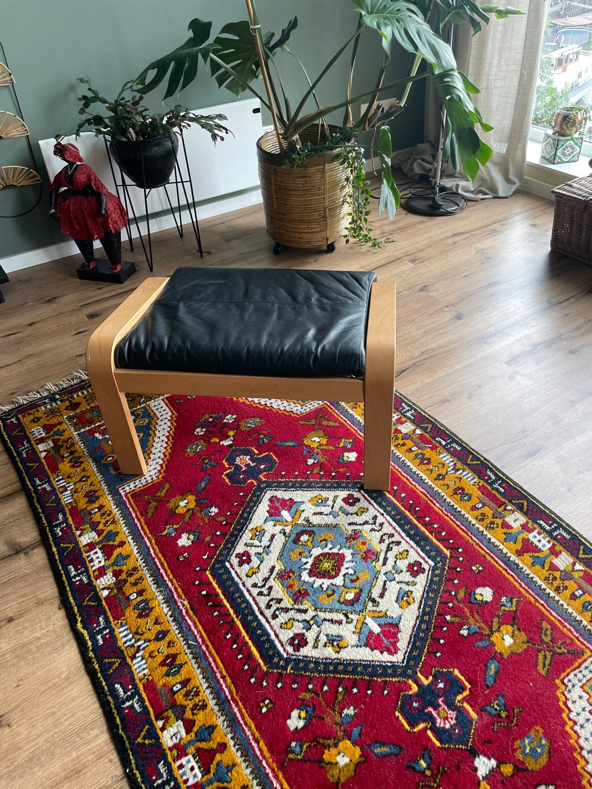 IKEA Voetenbankje met Zwart Leren Kussen, Ophalen, Gebruikt, Hout, 50 tot 75 cm
