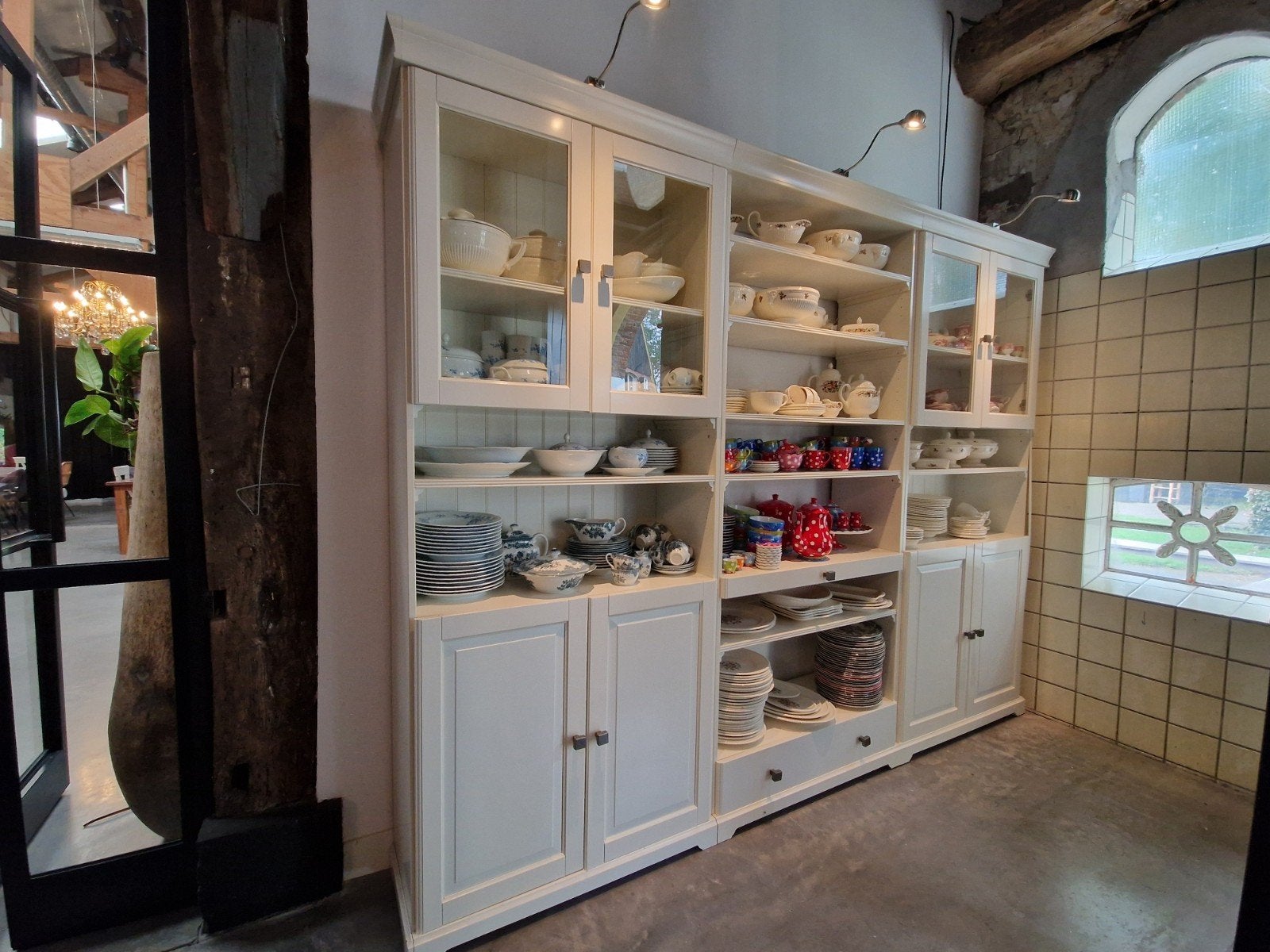 Grote witte buffetkast/vitrinekast - 290x210x35 cm, Ophalen, Gebruikt, Met deur(en), 200 cm of meer