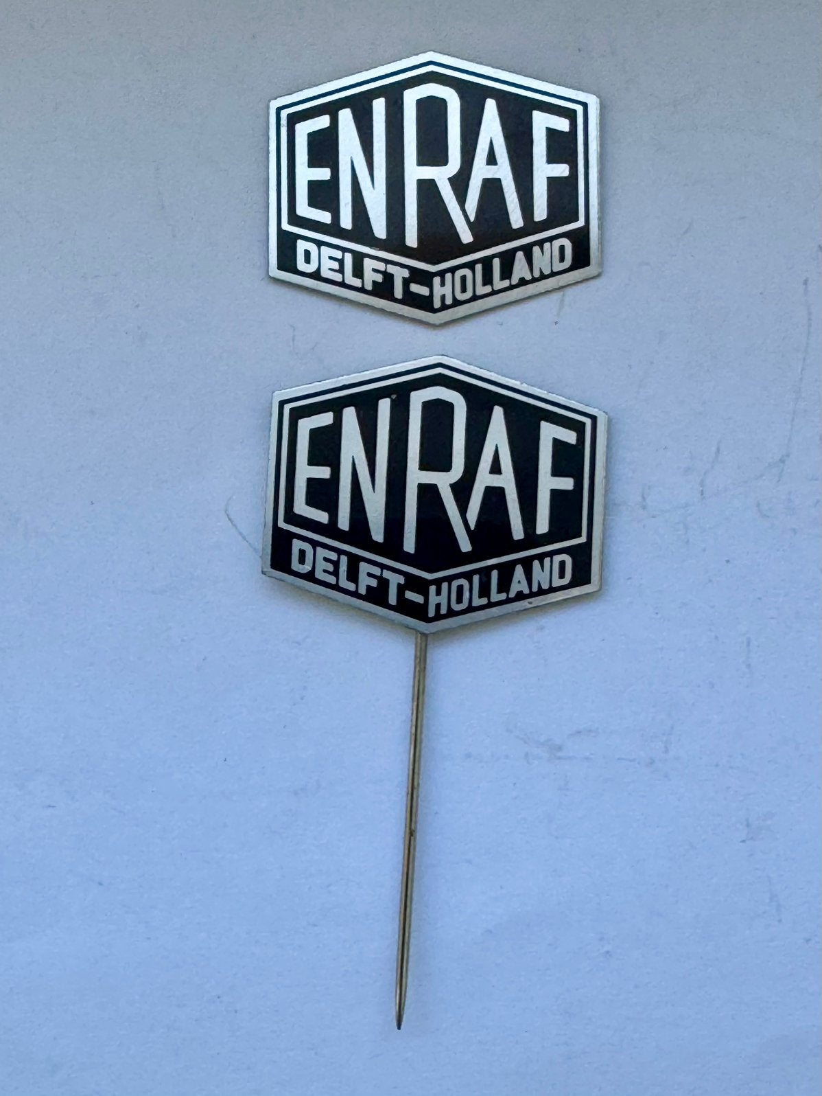 2 Metalen naamplaatjes Enraf Delft Holland Röntgenapparaten, Ophalen of Verzenden, Zo goed als nieuw, Overige typen