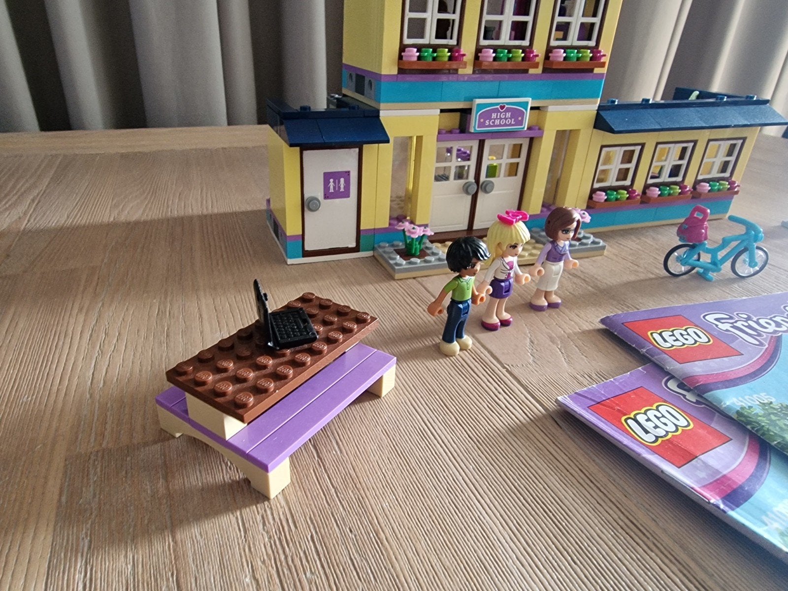 LEGO Friends Heartlake High School (41005), Ophalen of Verzenden, Gebruikt, Overige merken