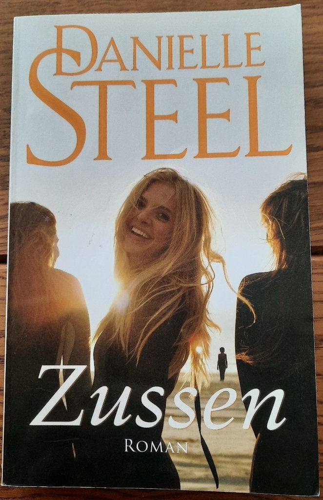 Boek: Zussen van Danielle Steel, Ophalen of Verzenden, Gelezen, Danielle Steel