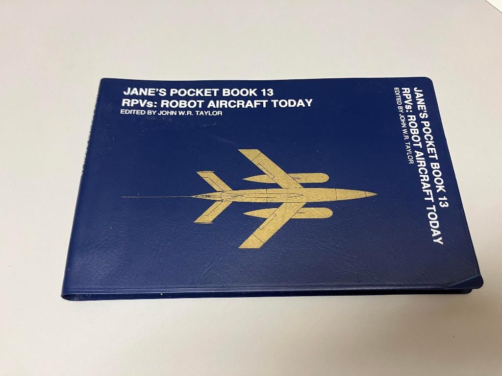 Janes pocket book Robot Aircraft today, Ophalen of Verzenden, 1945 tot heden, Gelezen, Luchtmacht