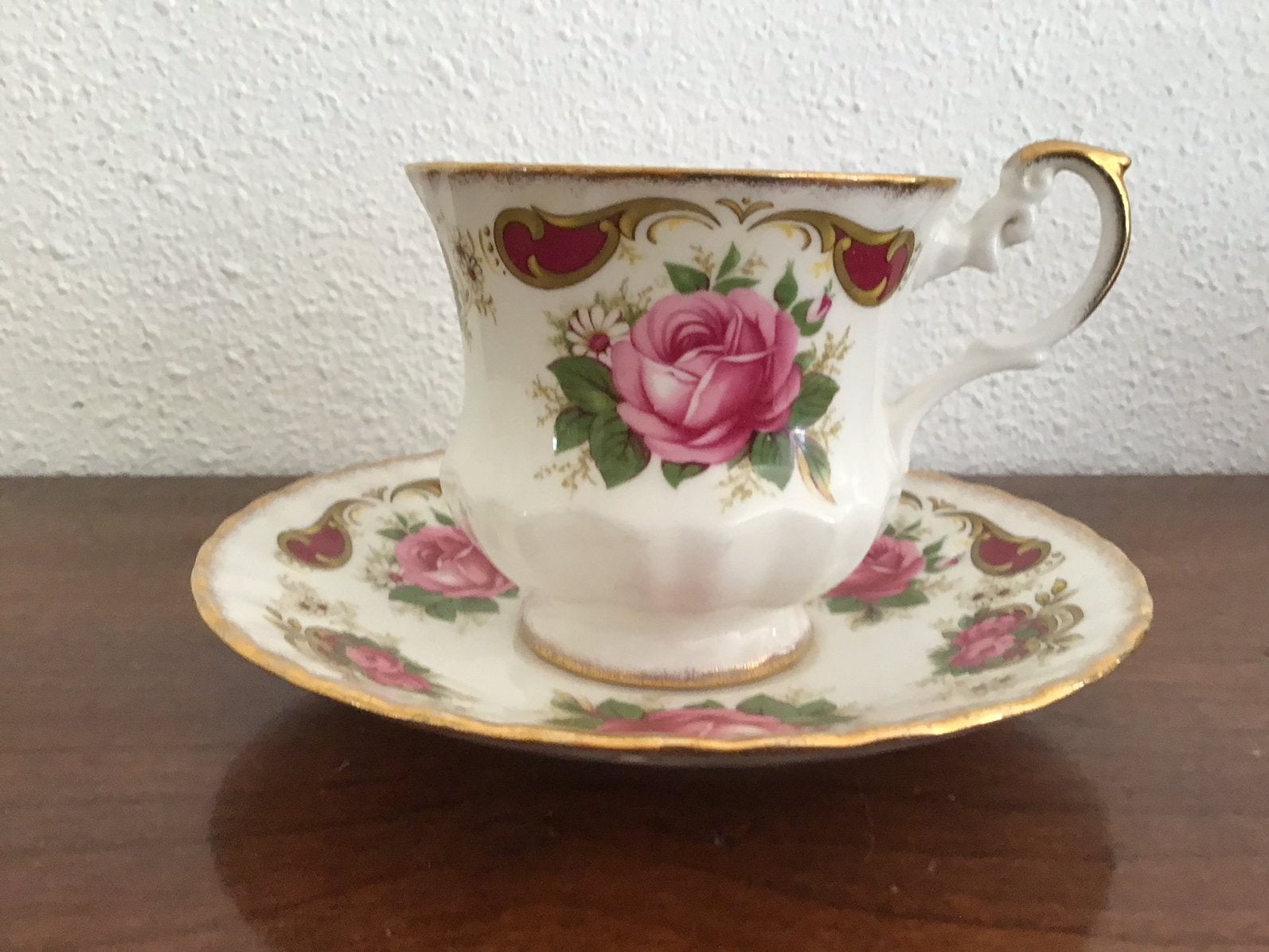 Queen’s , fine bon china Kop en schotel. Rosina., Antiek en Kunst, Ophalen of Verzenden