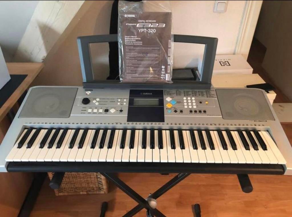 Keyboard Yamaha, Muziek en Instrumenten, Keyboards, Ophalen, Yamaha, Met standaard, 61 toetsen