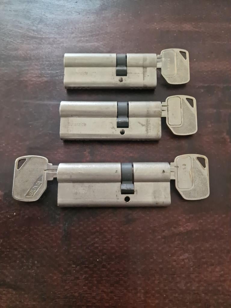 3 gelijksluitende cilindersloten (Buva) 50/30, Ophalen of Verzenden, Gebruikt, Slot