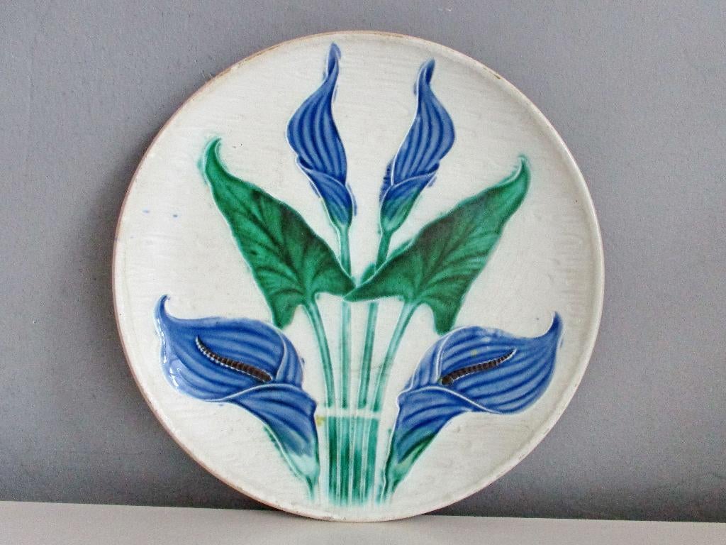 Groot majolica bord met jugendstil bloemen ca 1900, Ophalen of Verzenden