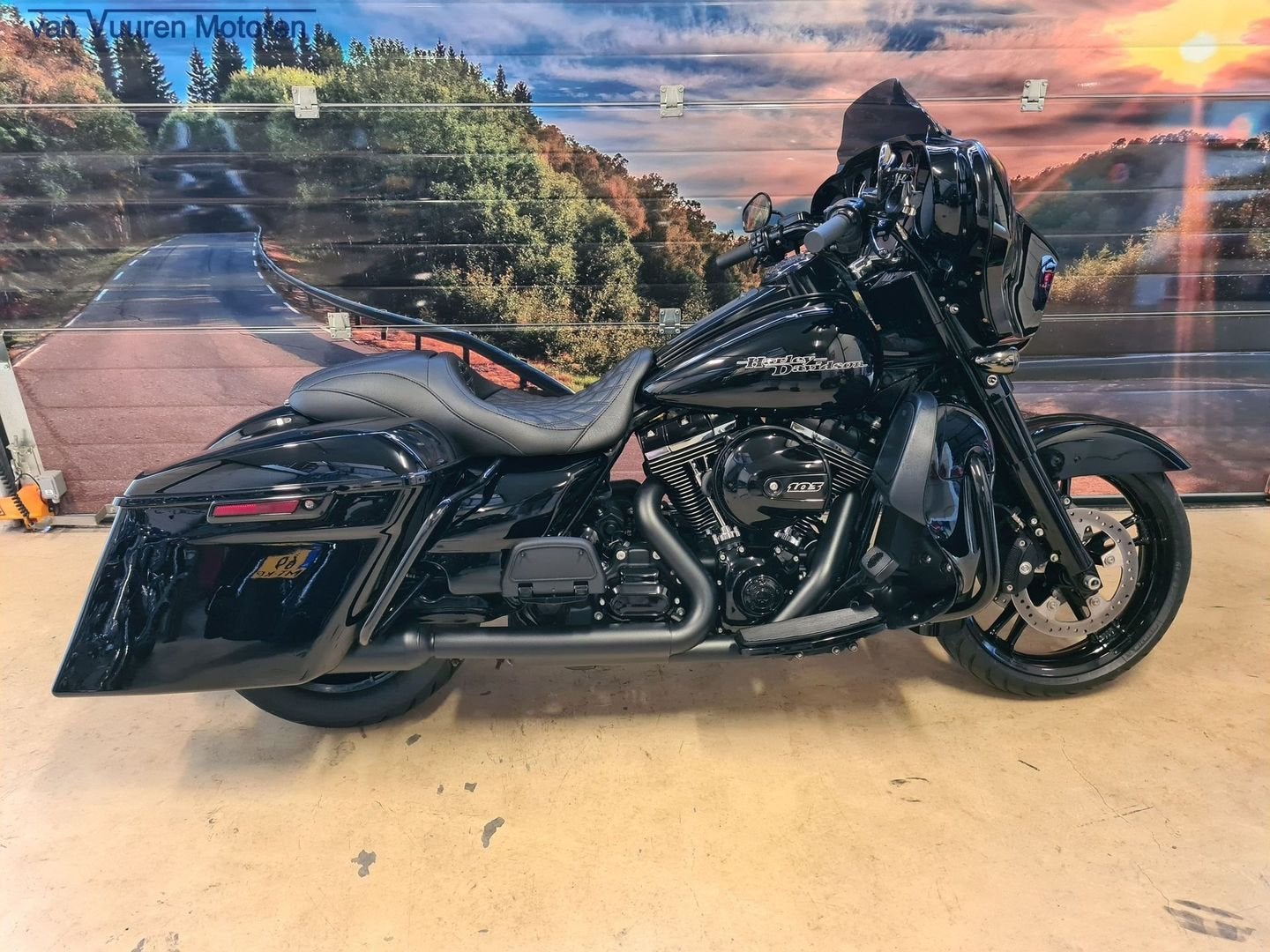 HARLEY-DAVIDSON FLHX STREET GLIDE LOOK BTW FLHTCU (bj 2014), 2 cilinders, 1690 cc, HARLEY-DAVIDSON, Chopper