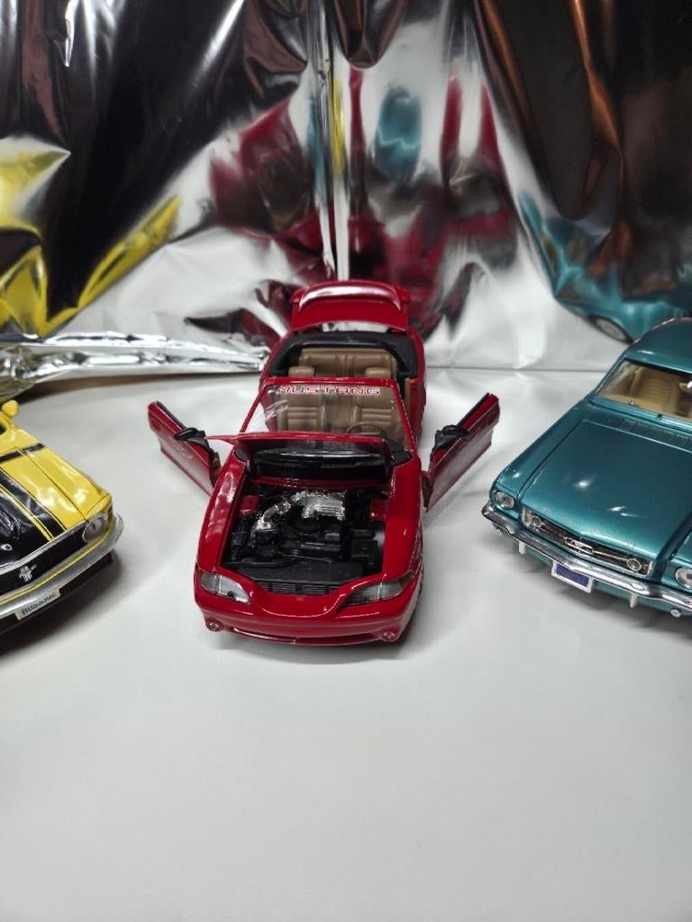Ford Mustang. Boss 302 1970   drie stuks. 3, Hobby en Vrije tijd, Modelauto's | 1:18, Ophalen of Verzenden, Zo goed als nieuw