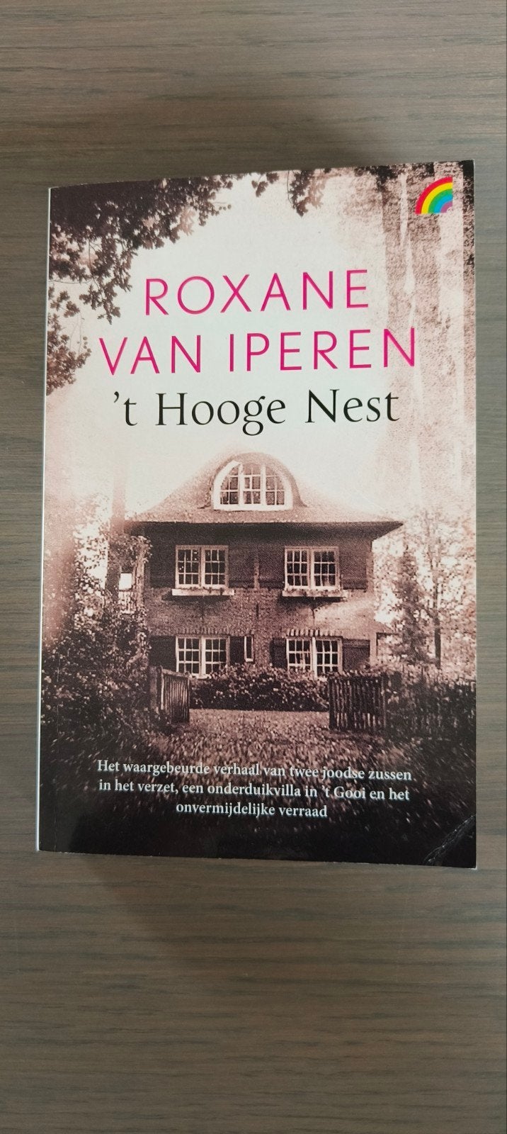 Roxane van Iperen - 't Hooge Nest (Paperback), Boeken, Ophalen of Verzenden, Zo goed als nieuw, Roxane van Iperen, Nederland