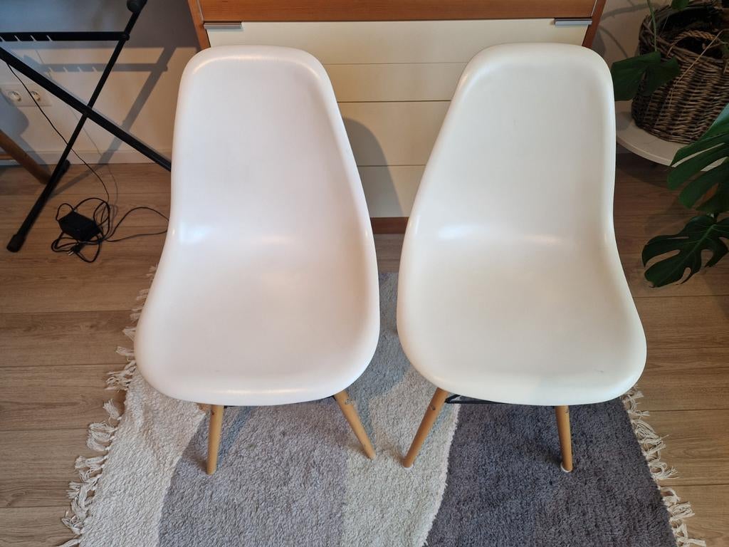 Twee kuipstoelen - één vergeeld, Ophalen, Gebruikt, Wit, Twee