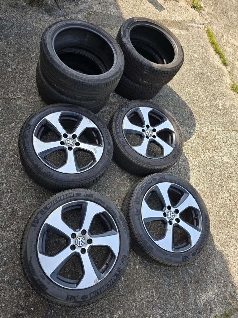 Set van 4 Michelin winterbanden op 18 inch VW velgen, Auto-onderdelen, Banden en Velgen, Ophalen, 18 inch, Gebruikt, Banden en Velgen