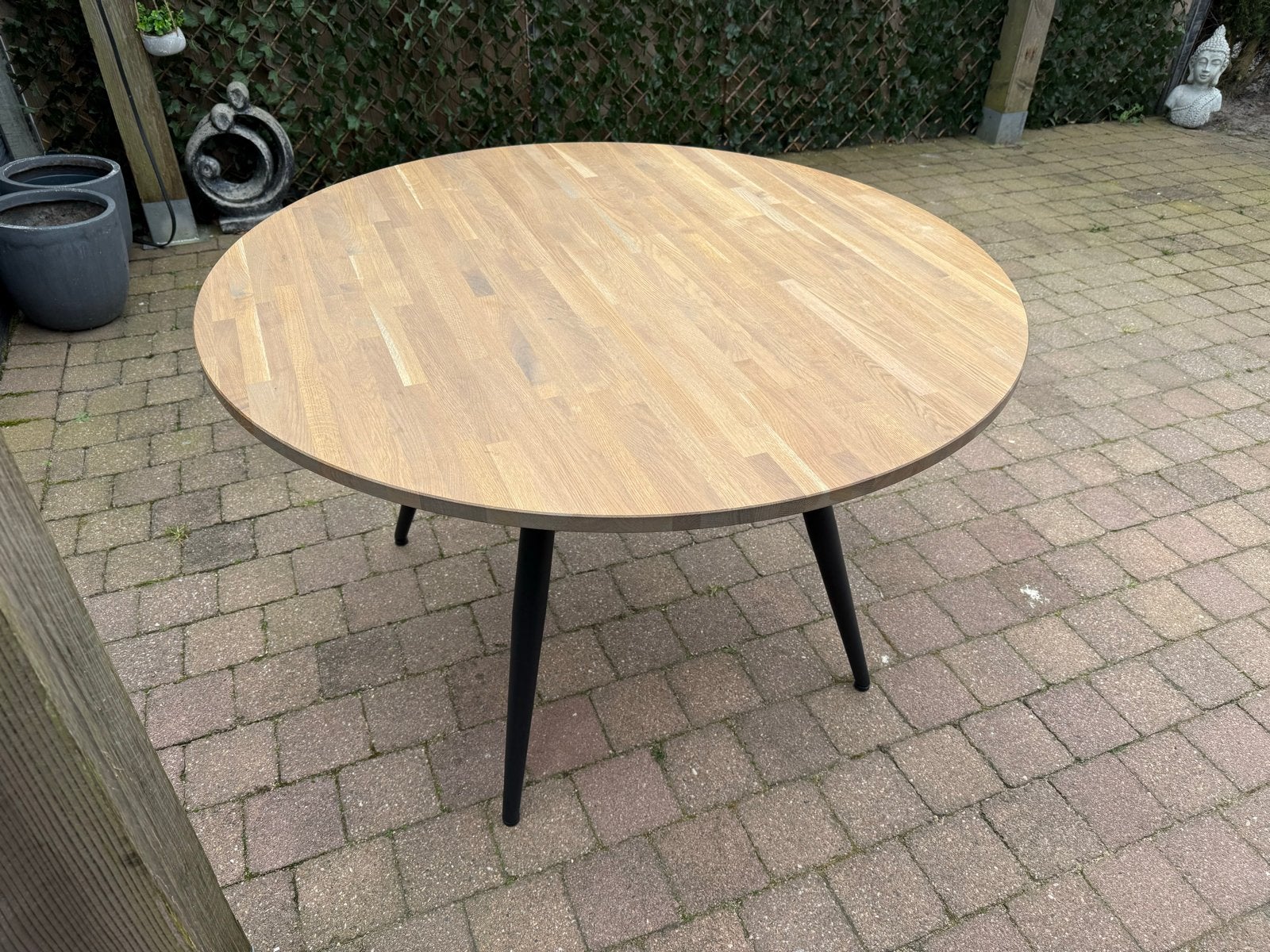 Ronde eettafel met houten blad en zwarte poten, Huis en Inrichting, Tafels | Eettafels, Ophalen, Gebruikt, Rond, Overige houtsoorten
