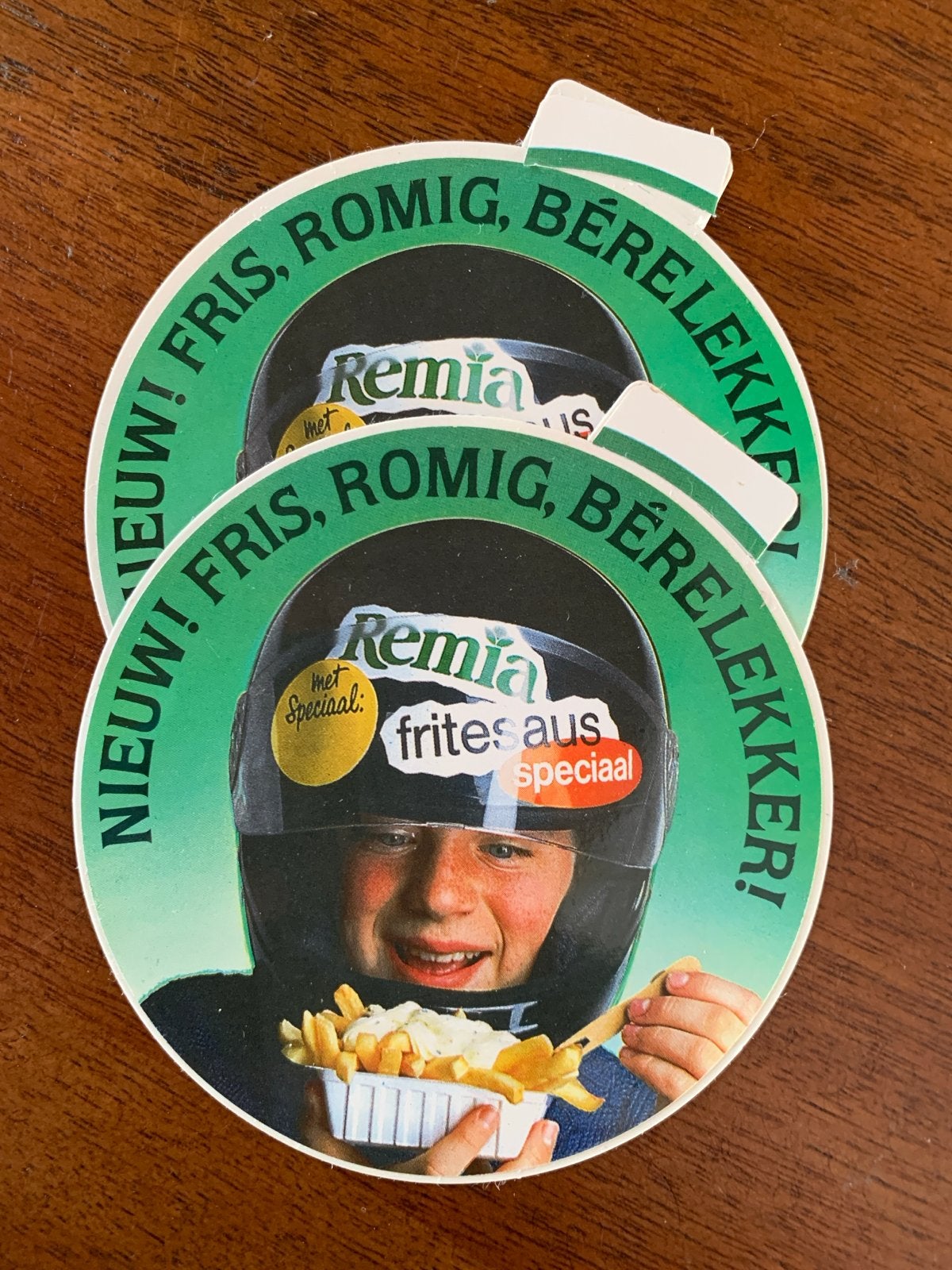 Vintage Remia Fritesaus Speciaal Stickers (2 stuks), Ophalen of Verzenden, Zo goed als nieuw, Merk
