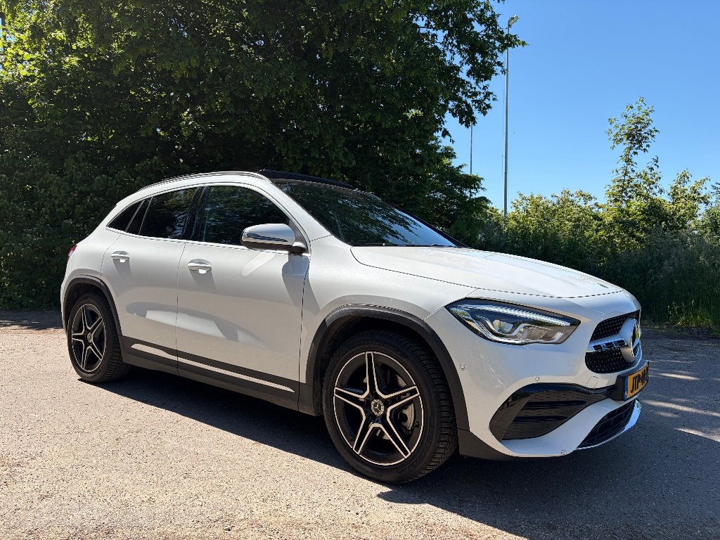 Mercedes-Benz GLA 250 4Matic AMG Line 8G-DCT Panorama 224pk, 4 cilinders, 2000 kg, Lichtsensor, Wit