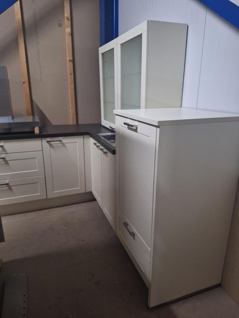keuken Compleet met APP 120Keukens op voorraad Nr. 2929, Ophalen of Verzenden, Zo goed als nieuw, Hoekkeuken, Met kookeiland