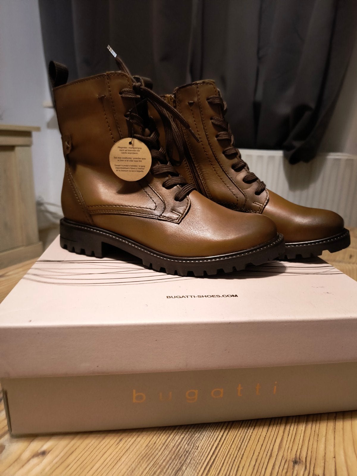 Bugatti Leren Enkellaarsjes Cognac Maat 37, Kleding | Dames, Schoenen, Ophalen of Verzenden, Nieuw, Bruin