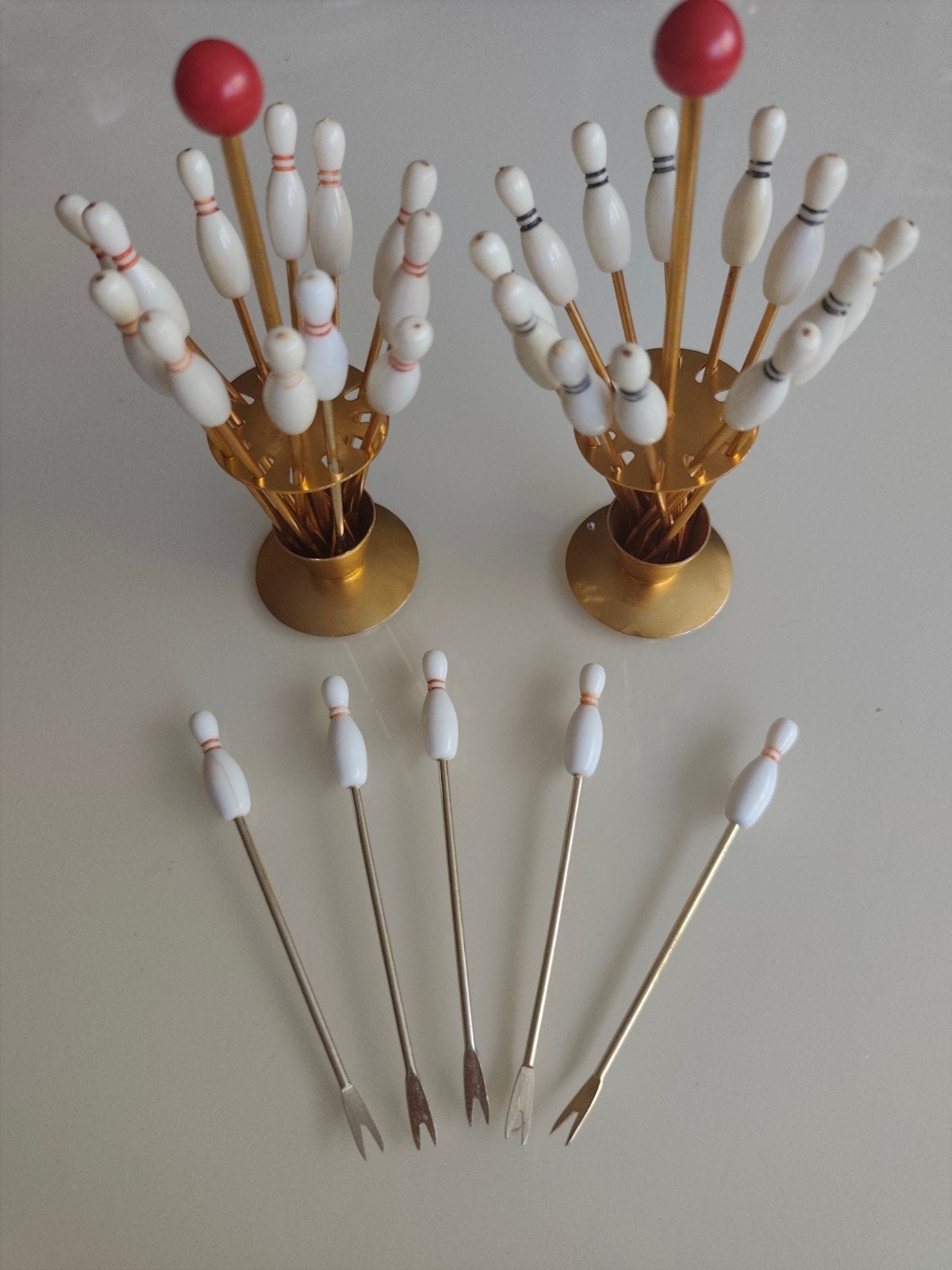 Midcentury bowlingkegel cocktailprikkers in houder, 15/11 cm, Ophalen of Verzenden