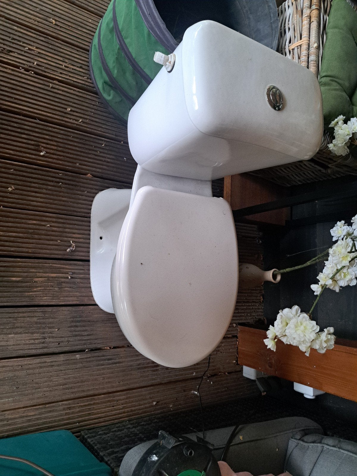 Wit toilet met stortbak - Gebruikt, Doe-het-zelf en Verbouw, Ophalen of Verzenden, Gebruikt, Toilet
