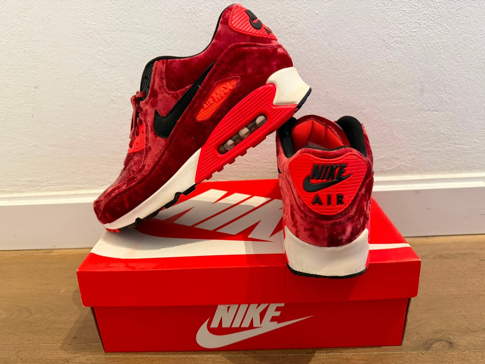 Nike Air Max 90 Red Velvet – Maat 44 | Zo goed als nieuw, Ophalen of Verzenden, Zo goed als nieuw, Overige kleuren