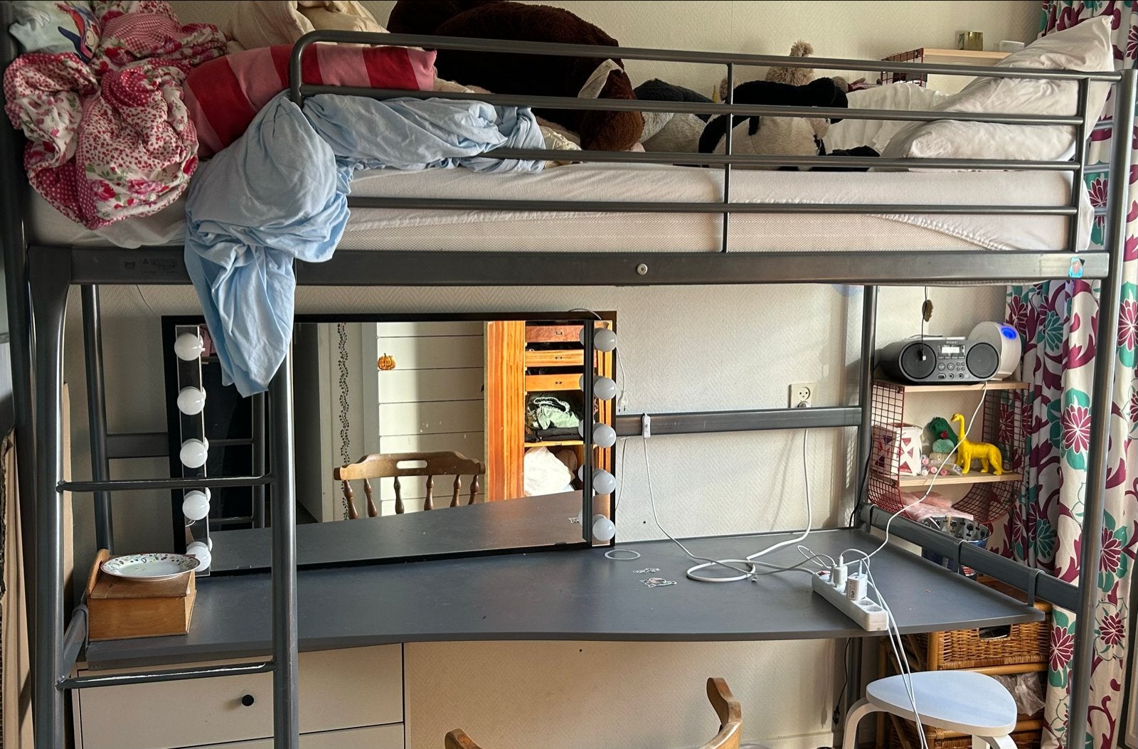 IKEA Svarta Hoogslaper met Bureau (2 stuks beschikbaar), Ophalen, 85 tot 100 cm, Gebruikt, Hoogslaper of Stapelbed