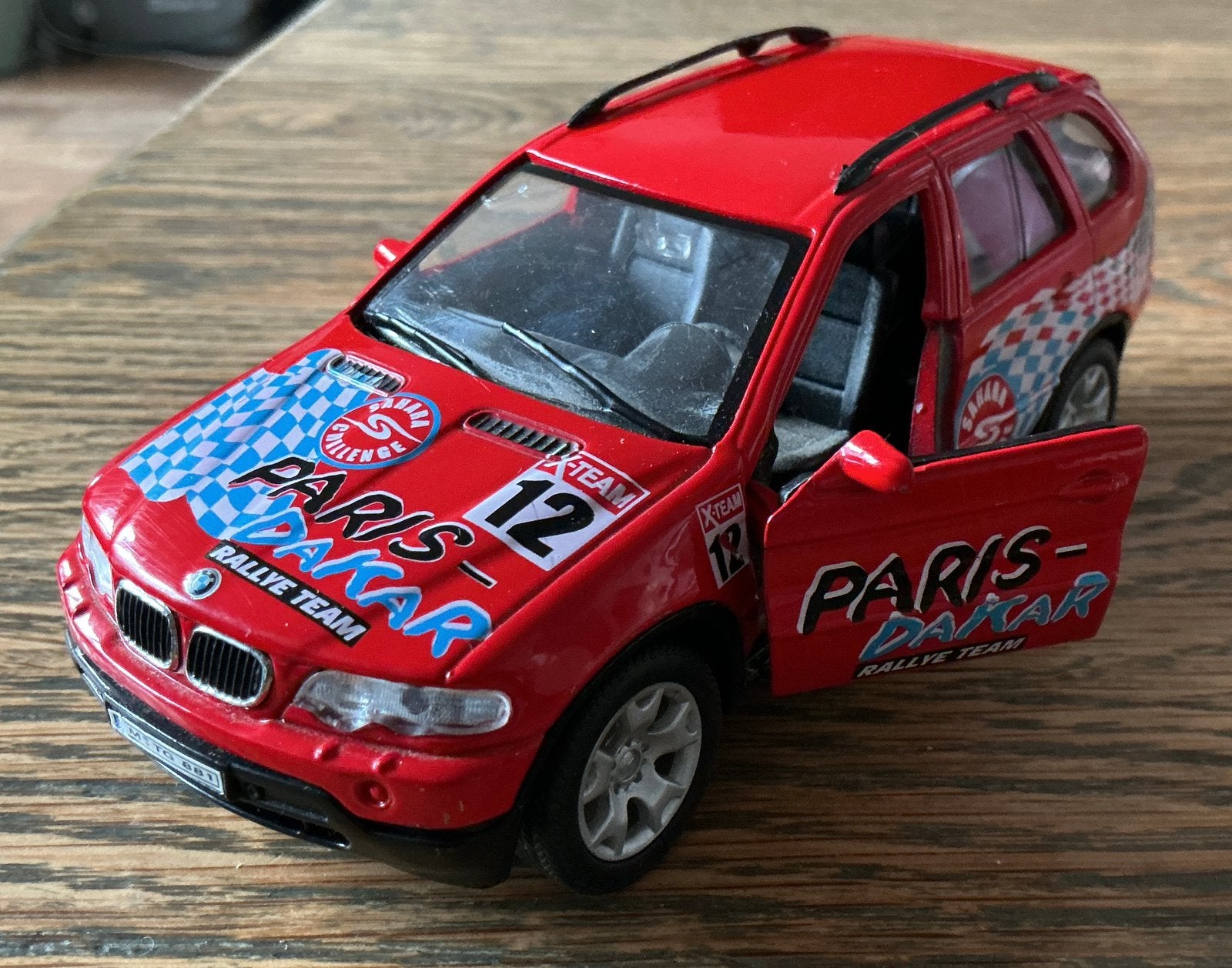 BMW X5 AUTO PARIS DAKAR WELLY 1:32, Hobby en Vrije tijd, Modelauto's | Overige schalen, Ophalen, Gebruikt, Auto