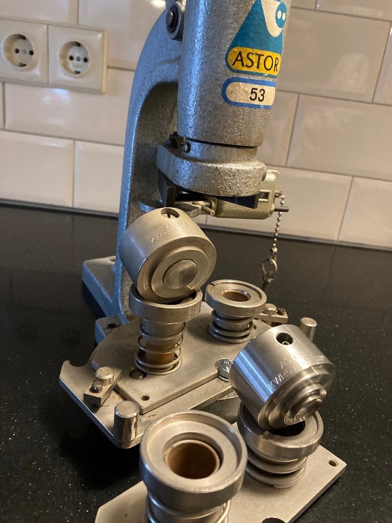 Knopenmachine Astor 53, Overige merken, Gebruikt, Ophalen of Verzenden, Lockmachine