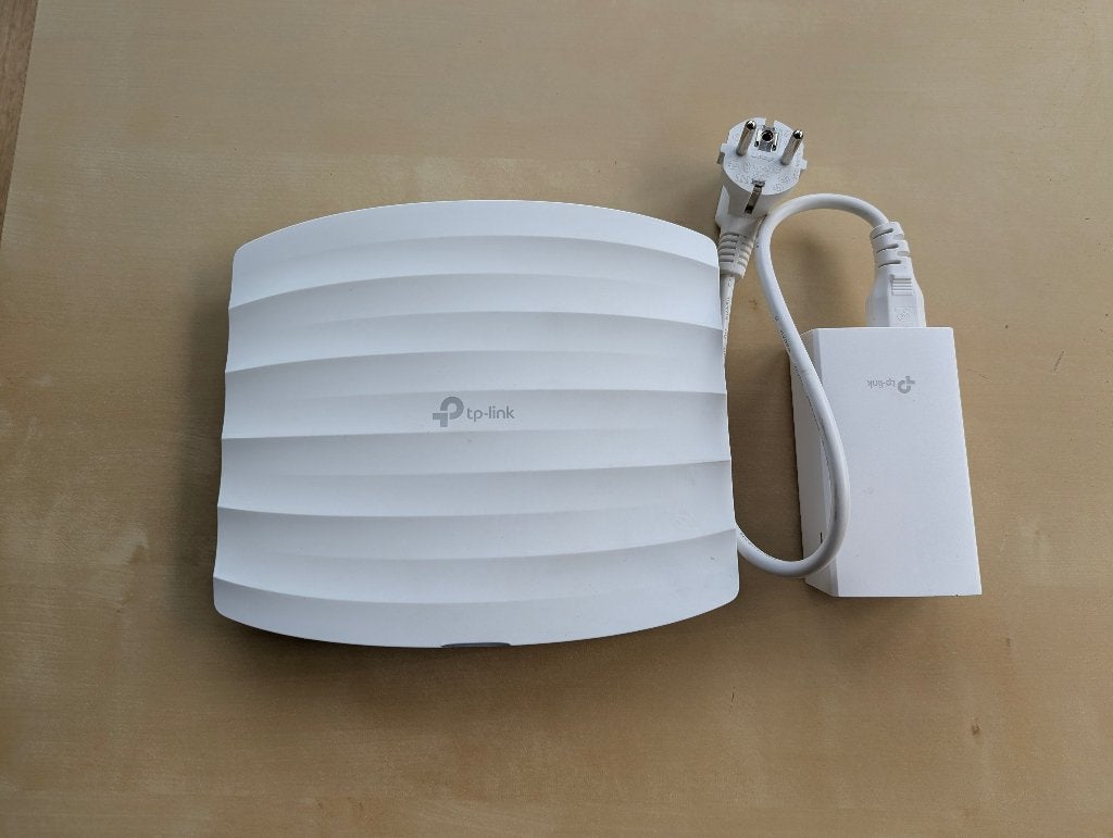 TP-Link EAP245 v3 AC1750 WiFi access point + PoE adapter, Computers en Software, Accesspoints, Ophalen of Verzenden, Gebruikt